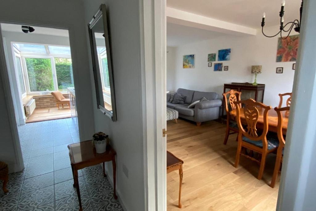 Lovely 3 Bedroom House In The Centre Of 拉文纳姆 外观 照片