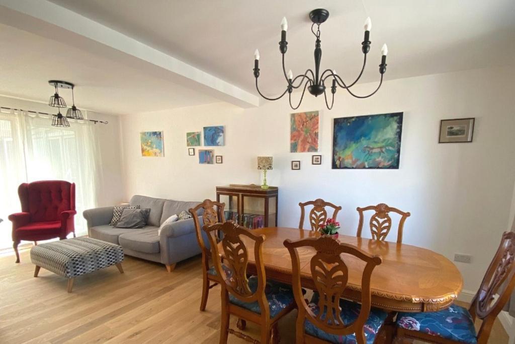 Lovely 3 Bedroom House In The Centre Of 拉文纳姆 外观 照片