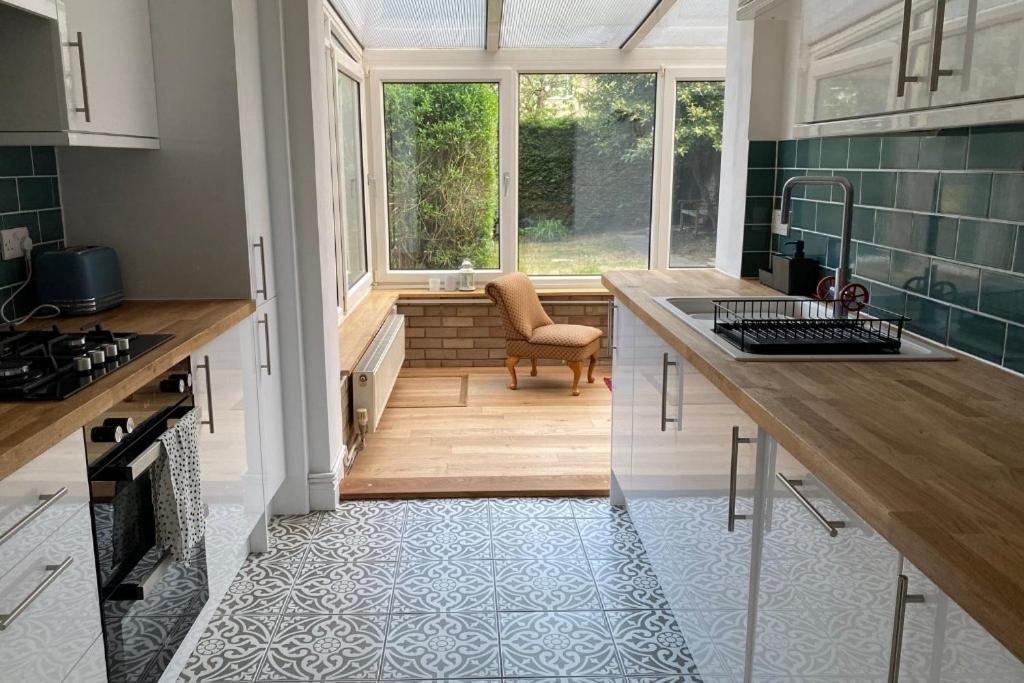 Lovely 3 Bedroom House In The Centre Of 拉文纳姆 外观 照片